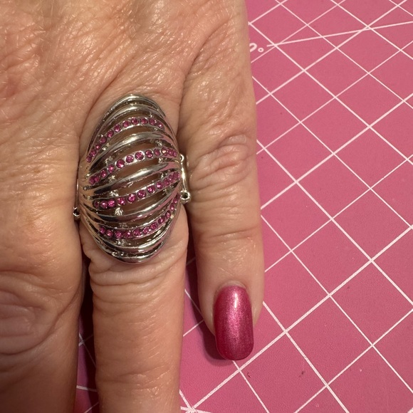 ❤️BEAUTIFUL   SILVER TONE w/PINK RHINESTONES STRETCH RING - Picture 3 of 6